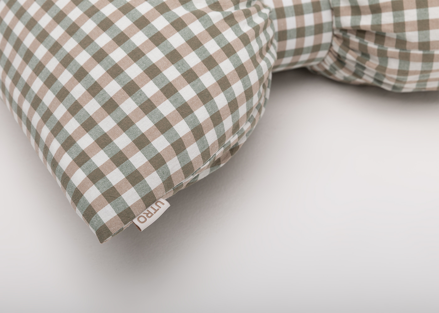Декоративная подушка "Бант" зеленый клетчатый. Фото 3.