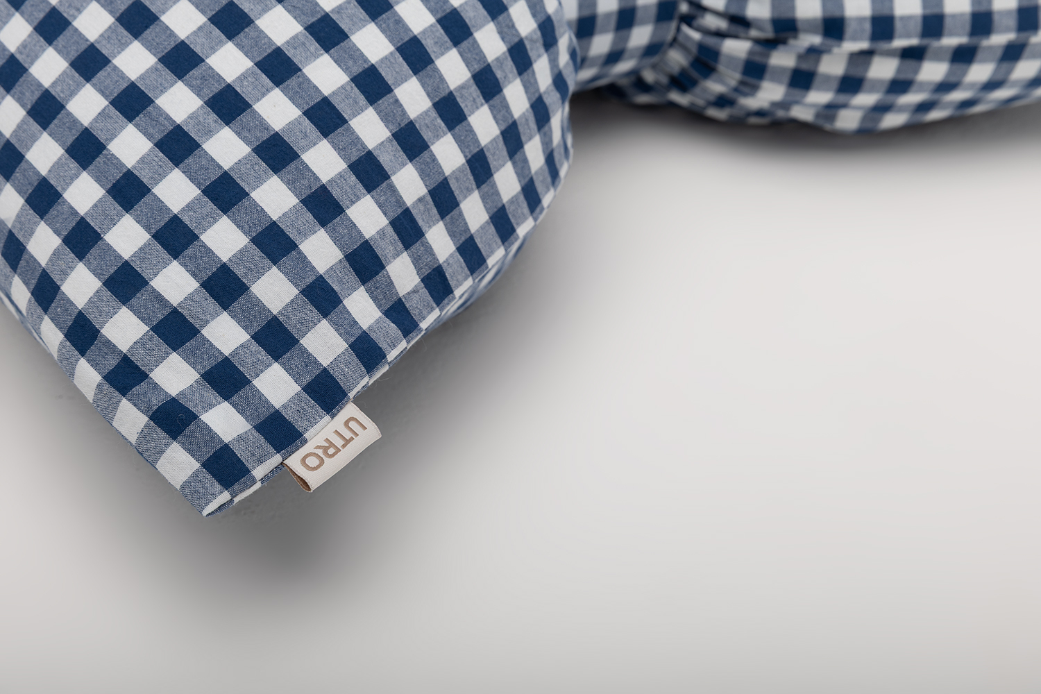 Декоративная подушка "Бант" синий клетчатый. Фото 3.