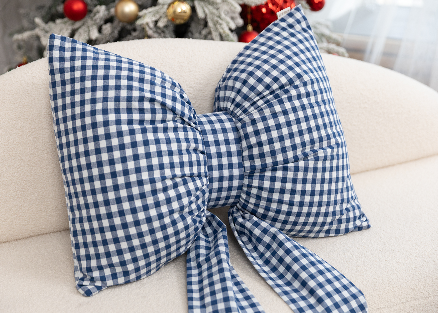 Декоративная подушка "Бант" синий клетчатый. Фото 2.