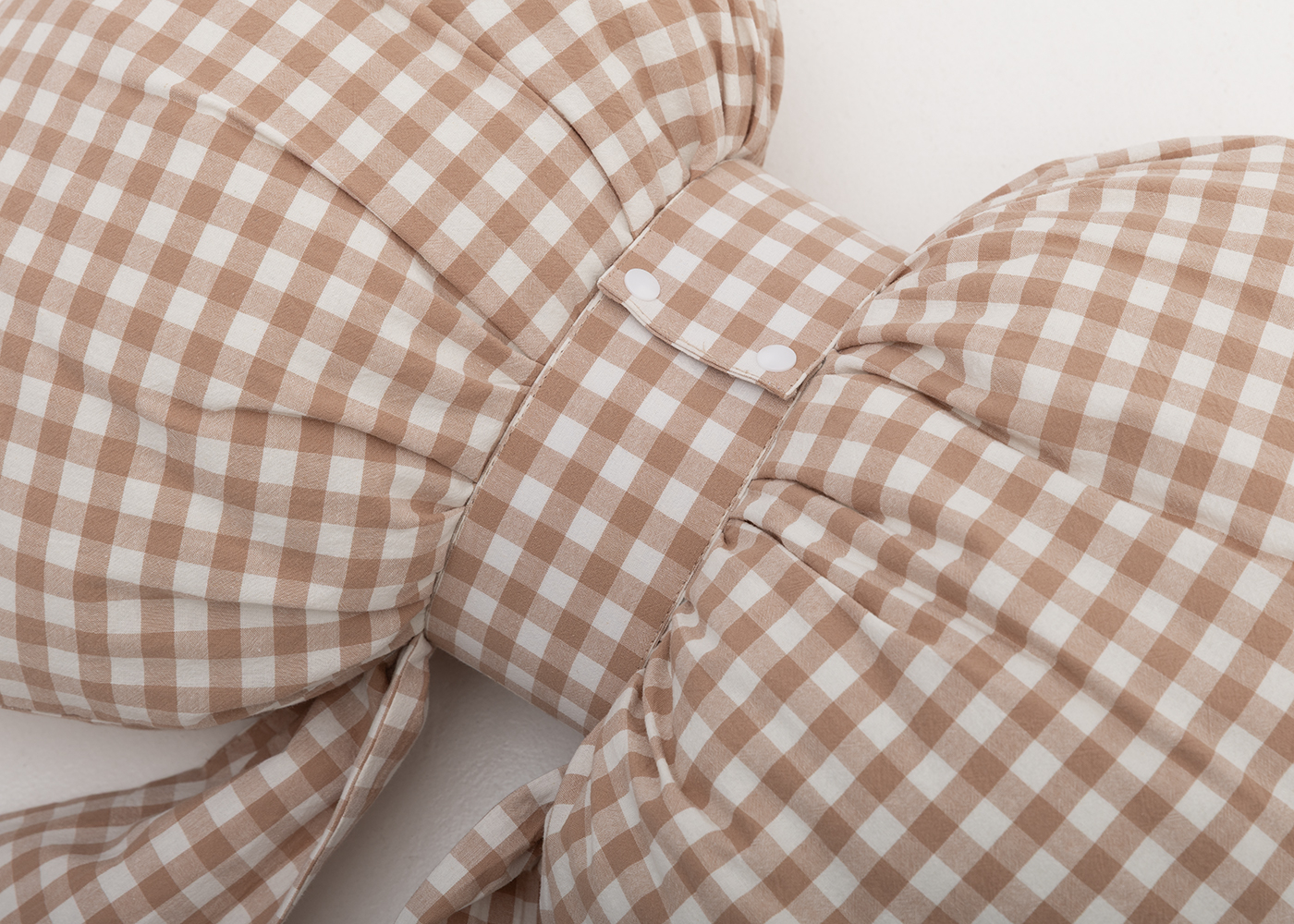 Декоративная подушка "Бант" бежевый клетчатый. Фото 3.