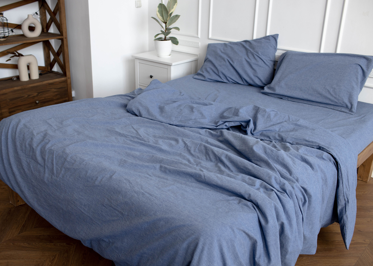 Комплект постельного белья UTRO из вареного хлопка, Синий меланж, Евромакси на резинке, 50 х 70 см. Фото 0.