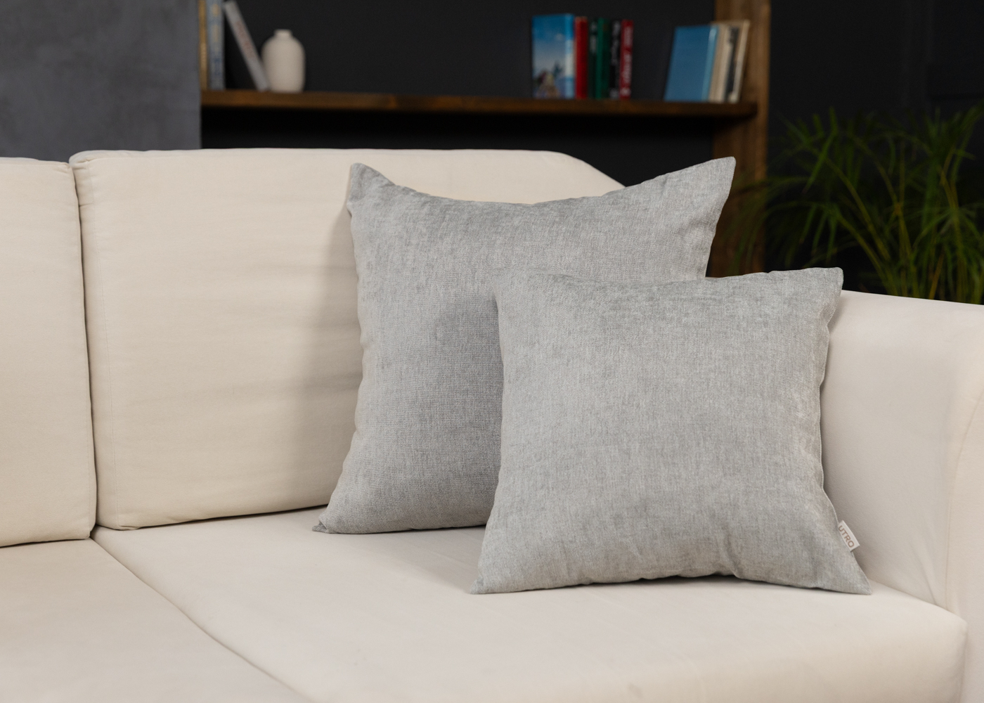 Декоративная наволочка из шенилла серая. Фото 2.