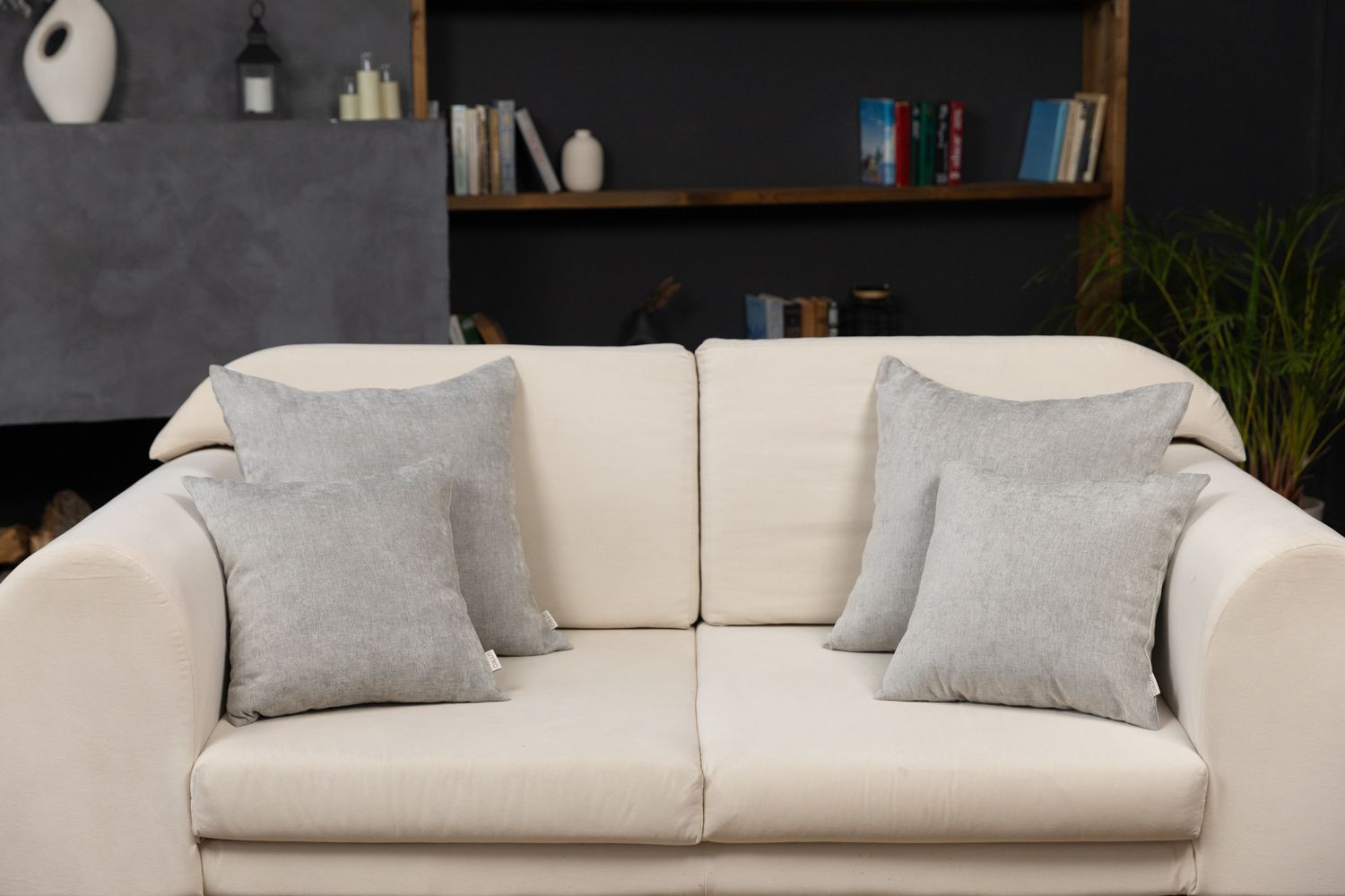 Декоративная наволочка из шенилла серая. Фото 1.