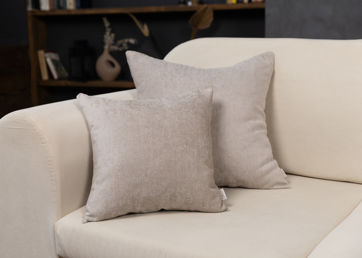 Декоративная наволочка из шенилла бежевая. Фото 2.