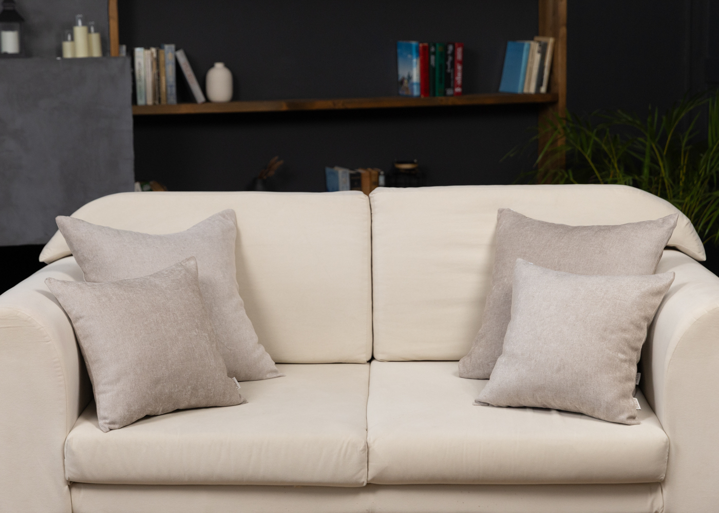 Декоративная наволочка из шенилла бежевая. Фото 0.