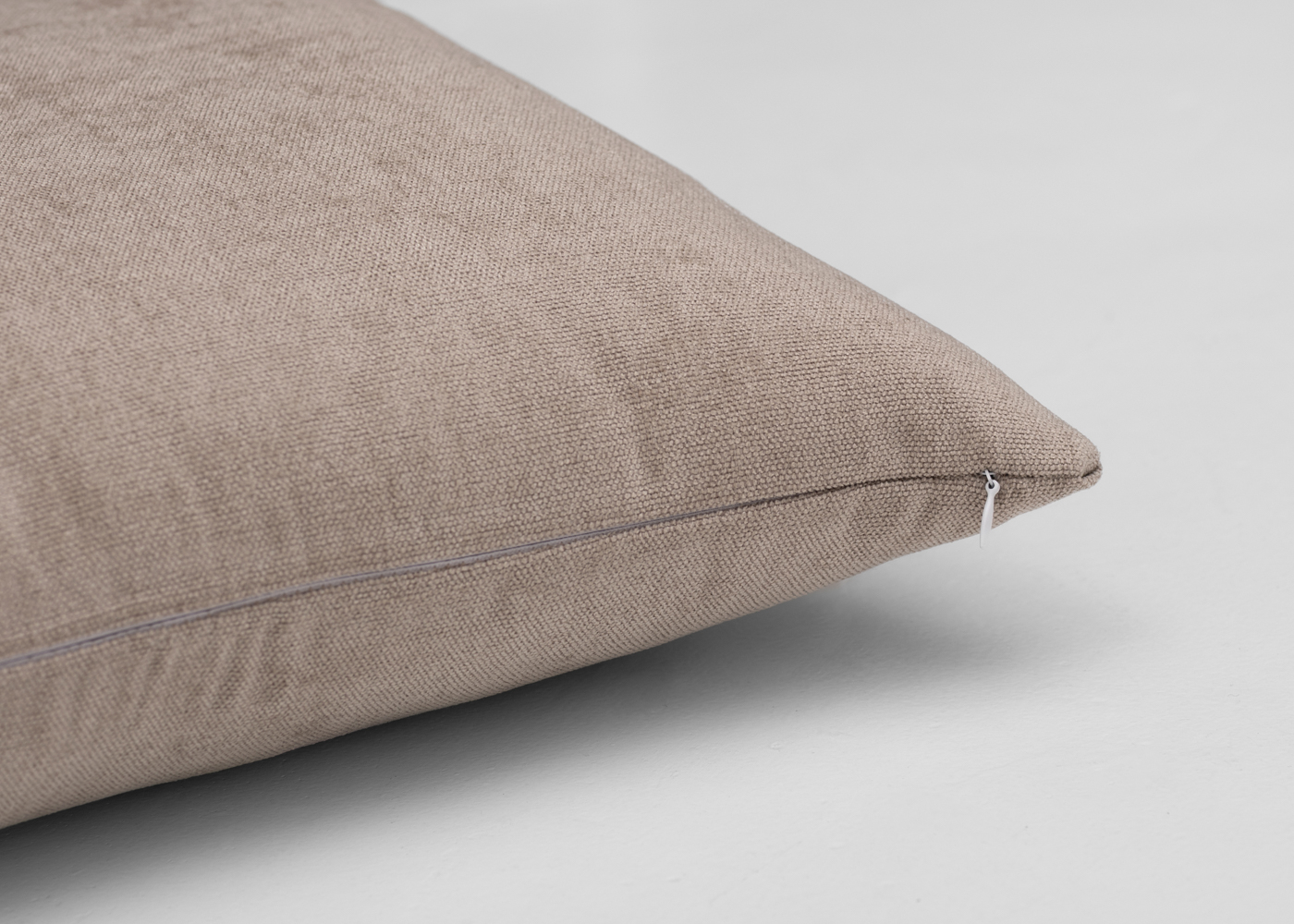 Декоративная наволочка из шенилла бежевая. Фото 3.