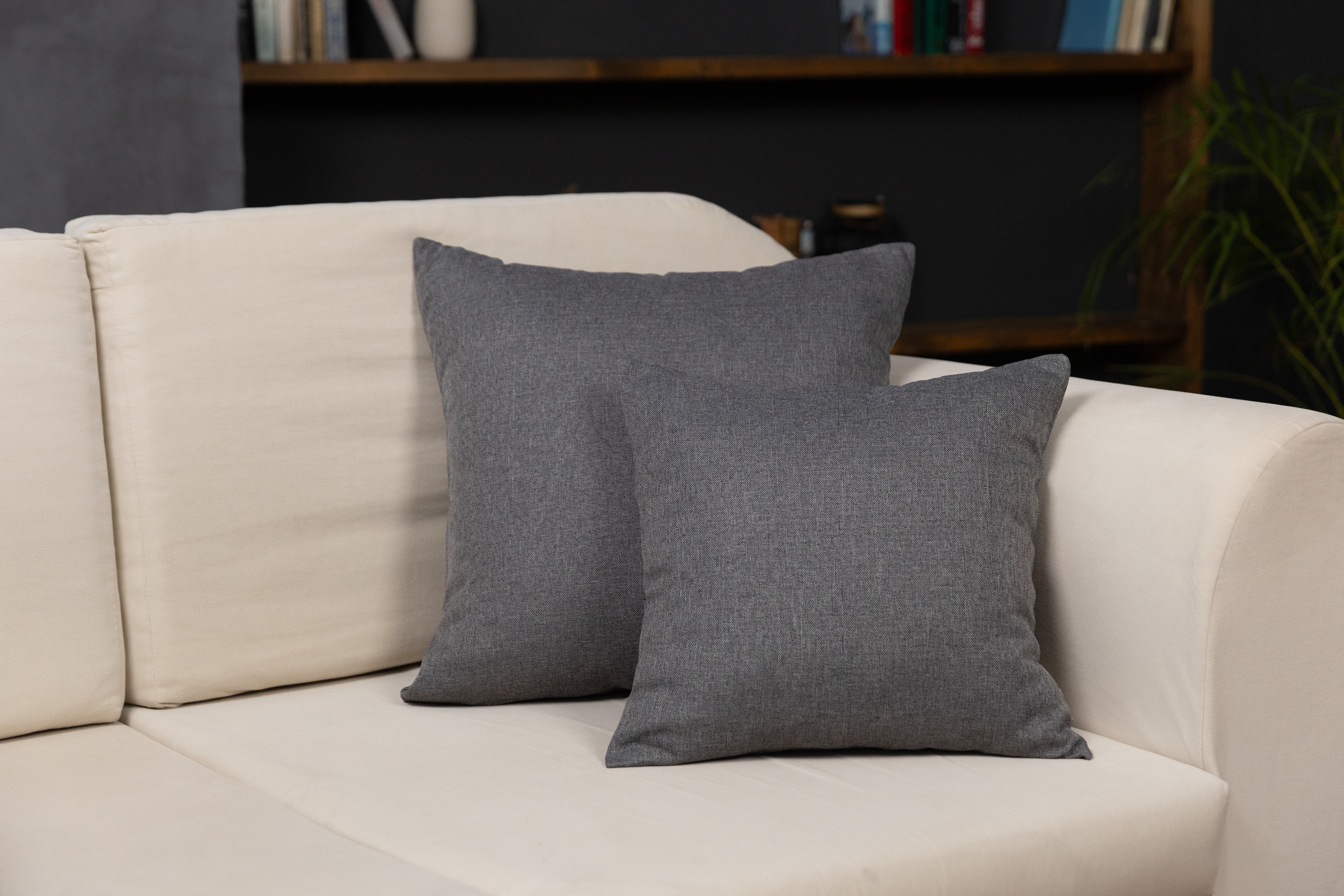 Декоративная наволочка блэкаут серая. Фото 2.