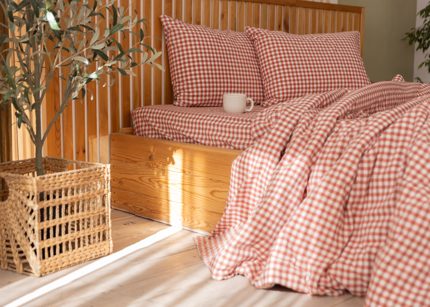 Комплект постельного белья UTRO из вареного хлопка, Красный клетчатый, Евро, на резинке, 50 x 70 см. Фото 0.